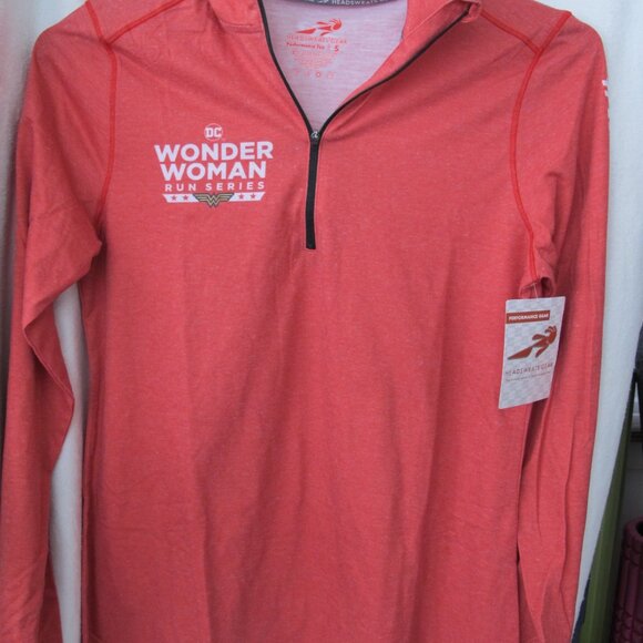 NWT - Wonder Woman Run Series 1/4 Zip Top - S - Picture 1 of 10